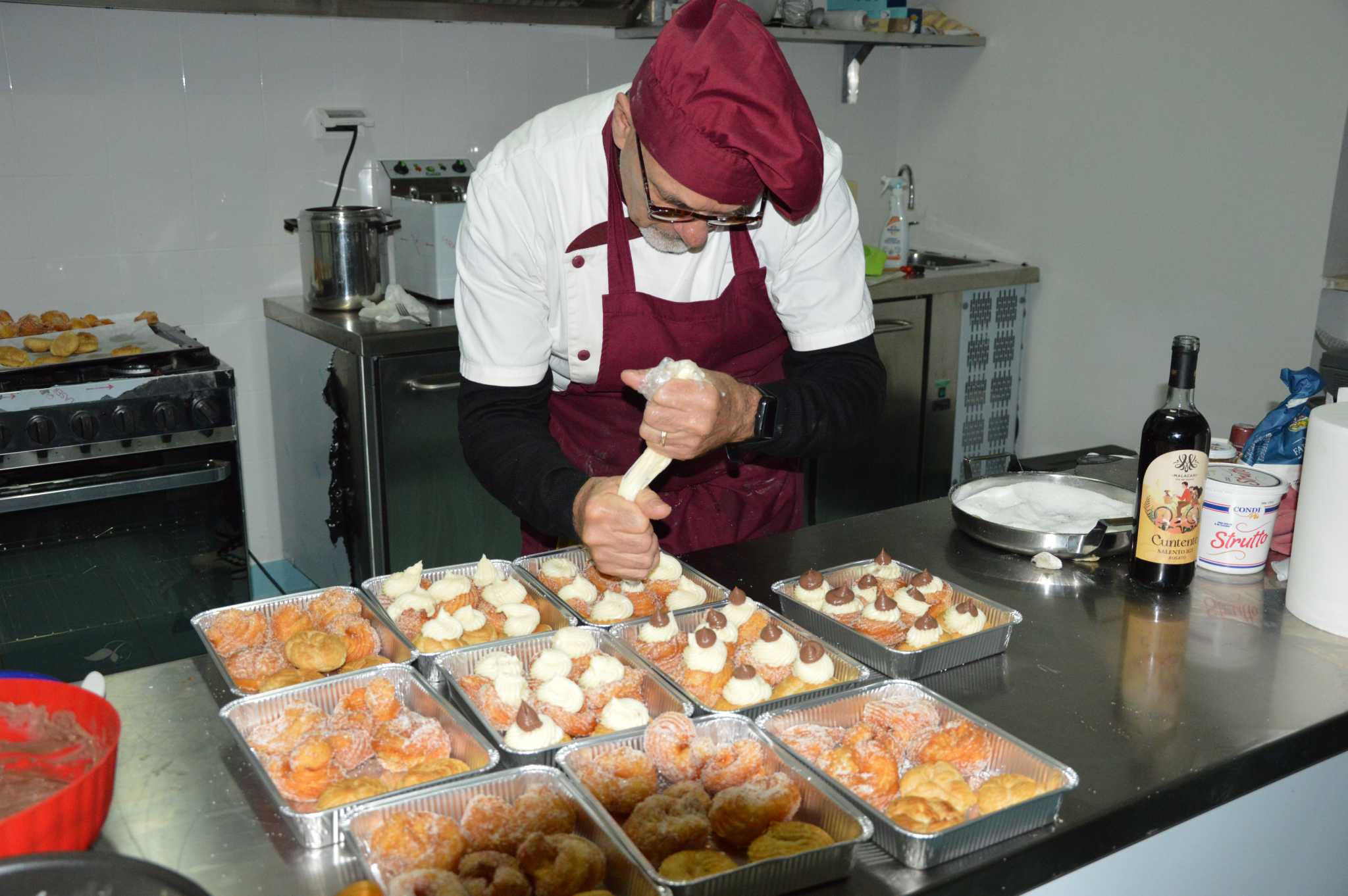 DSC_0442 Chef Petracca durante la preparazione delle Zeppole