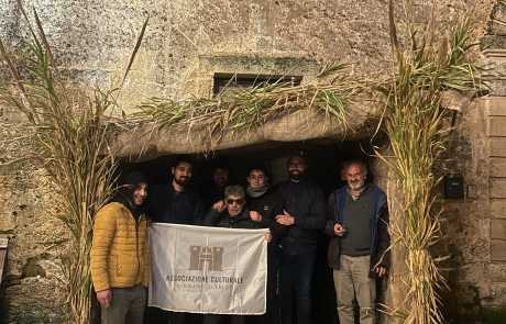 IMG_9562 Capanna della Natività allestita in Piazza San Giovanni