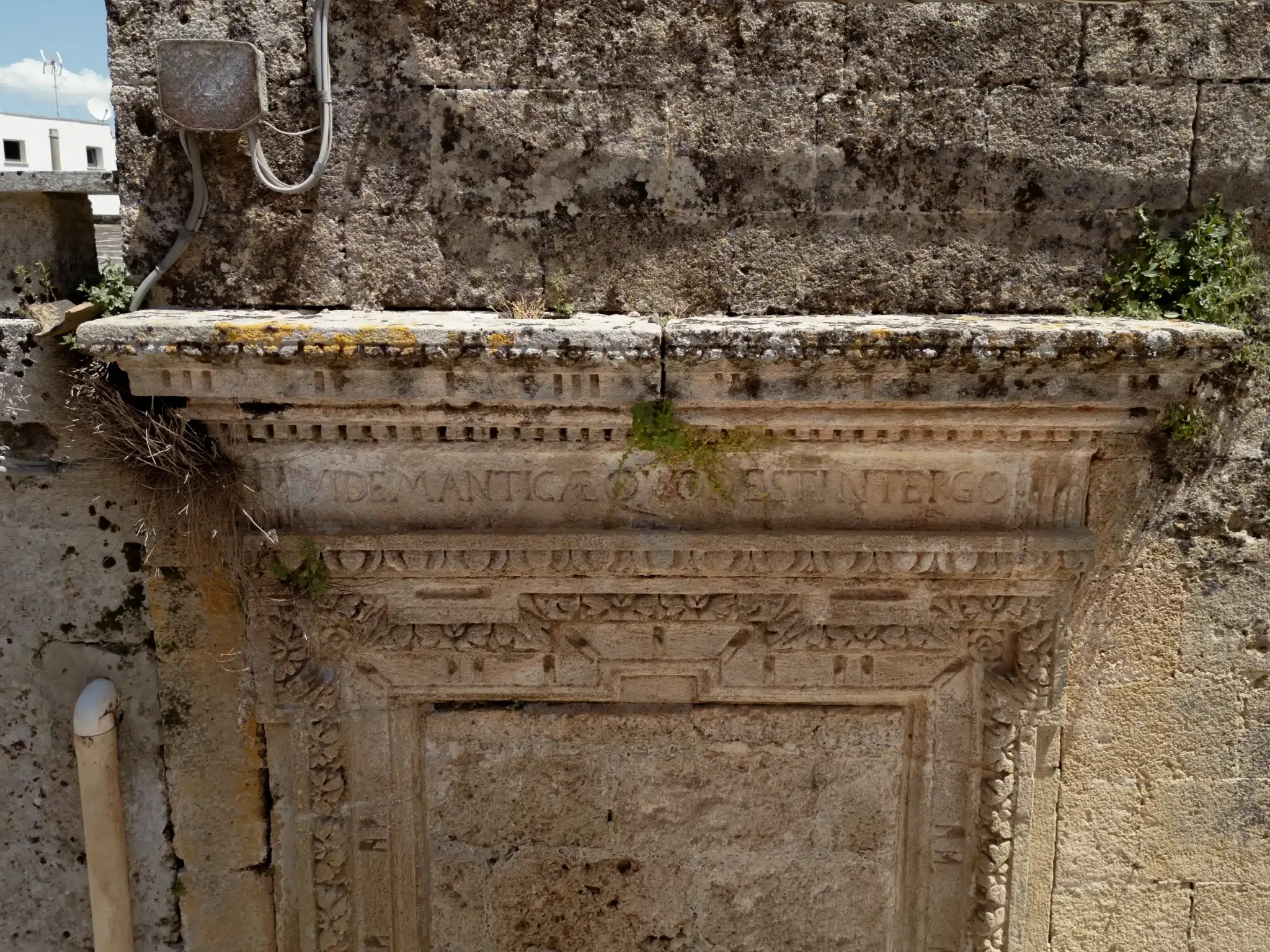 epigrafe latina Epigrafe latina nel centro storico giulianese